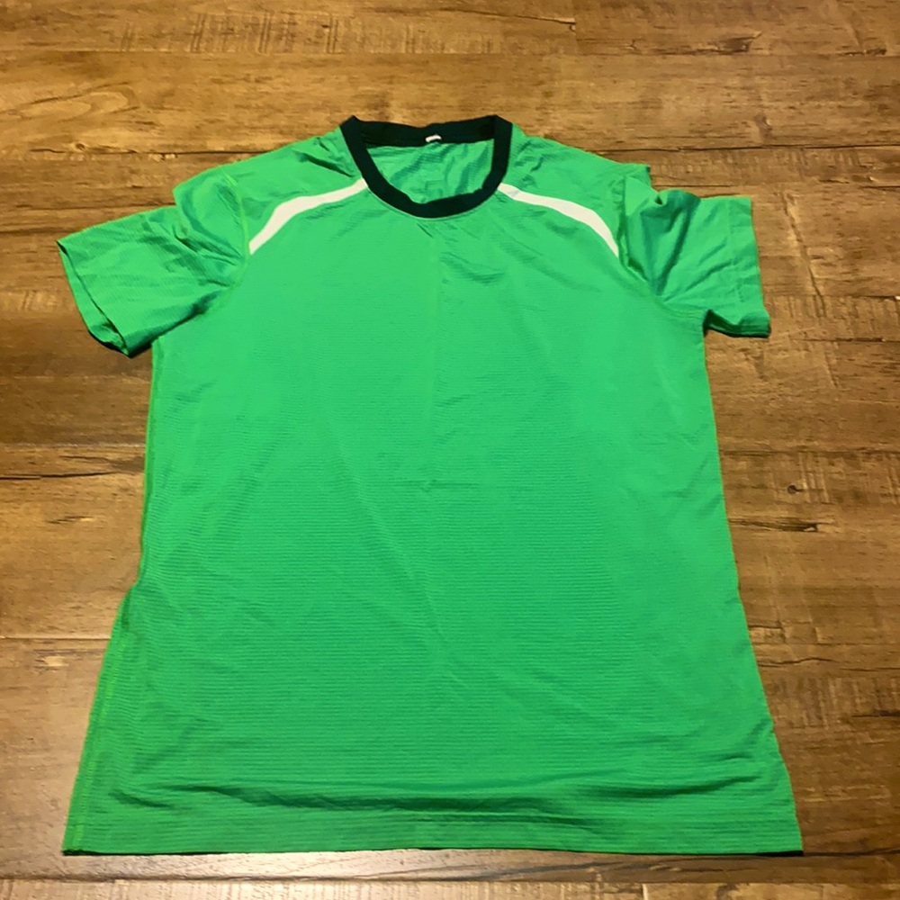 Lululemon men’s shirt